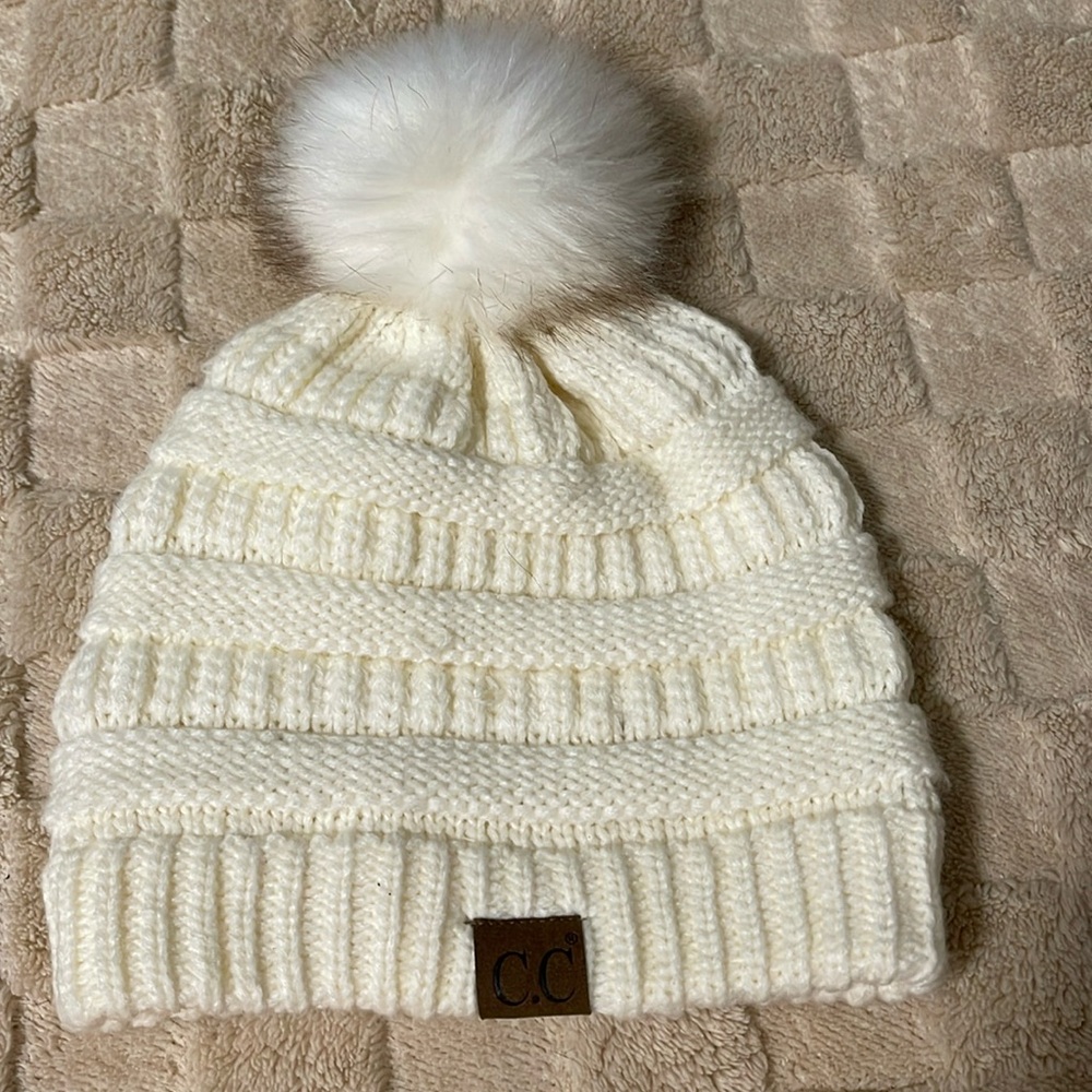 C.C beanie knit Pom